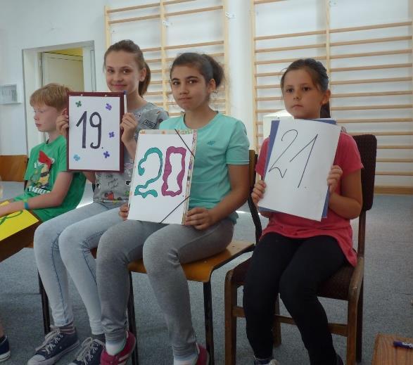 Prezentacja kandydatów podczas debaty przykuwała uwagę wszystkich uczniów - mieli oni możliwość poczuć, jak ważny jest ich głos.