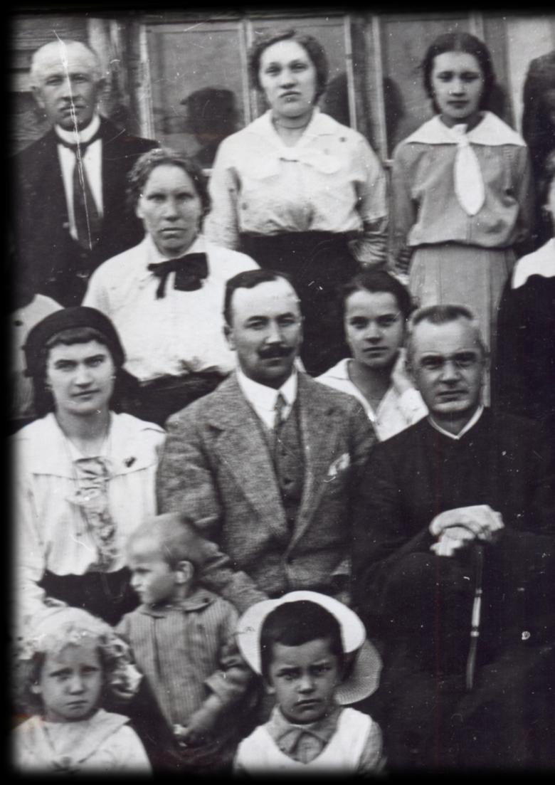 I wojna światowa zapoczątkowała wędrówkę Witolda z matką: 1914 r. Grodno Zieniowce Kijów - Zieniowce 1915 r.
