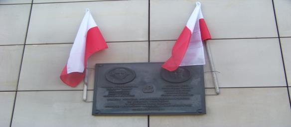 październikowy Rodzinny Rajd Szlakiem Małego Powstańca, czerwcowa Debata Uczniowska Powstanie Warszawskie za i przeciw, izba pamięci dostępna dla uczniów w sali historycznej.