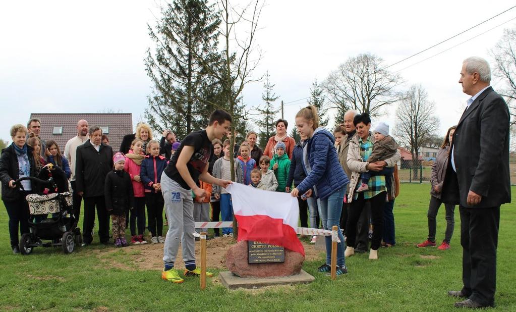 1050. ROCZNICA CHRZTU POLSKI Niecodzienna uroczystość miała miejsce w dniu 16 kwietnia 2016 roku w sołectwie Marianki.