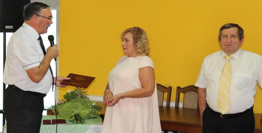 Pracę zawodową rozpoczęła 1 września 1976 roku w Gospodarstwie Pomocniczym Zespołu Szkół Ogrodniczych w Nadrożu.