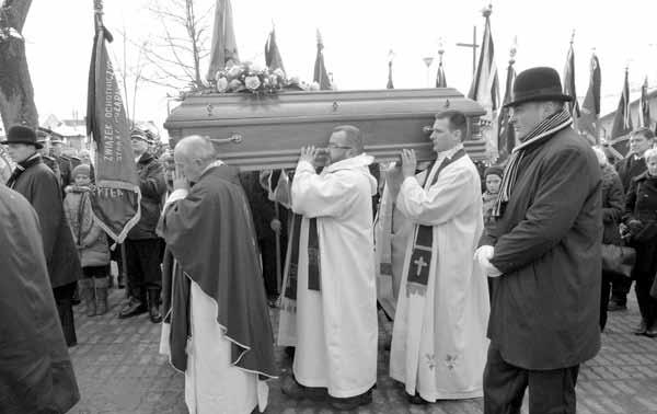 Rzgów pożegnał Ks. Kan. Tadeusza Malca 20 marca 2013 r. obyła się msza pożegnalna zmarłego proboszcza parafii pw. Św. Stanisława Biskupa Męczennika w Rzgowie ks. kan. Tadeusza Malca. Były proboszcz gospodarzył rzgowskimi dobrami kościelnymi od września 2009 r.