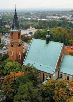 architek tury renesansu w Małopolsce. Po drodze z Ojcowa do Pieskowej Skały można podejść do pustelni bł. Salomei i barokowego kościółka w wiosce Grodzisko.
