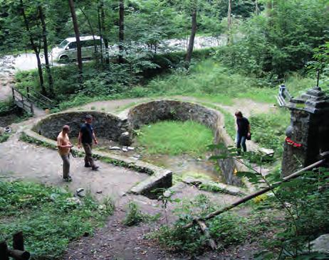 Maria Baścik Fot. 8.13. Źródło w Czatkowicach w zlewni Rudawy ( fot. J. Pociask-Karteczka, wrzesień 2011 ) Photo 8.13. The spring in Czatkowice in Rudawa ( photo J.