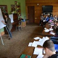 Ich pobyt w Świdnicy poprzedzony był 12-dniowym uczestnictwem w warsztatach i zajęciach ze swoimi rówieśnikami z Polski w Przesiece koło Karpacza. XII.