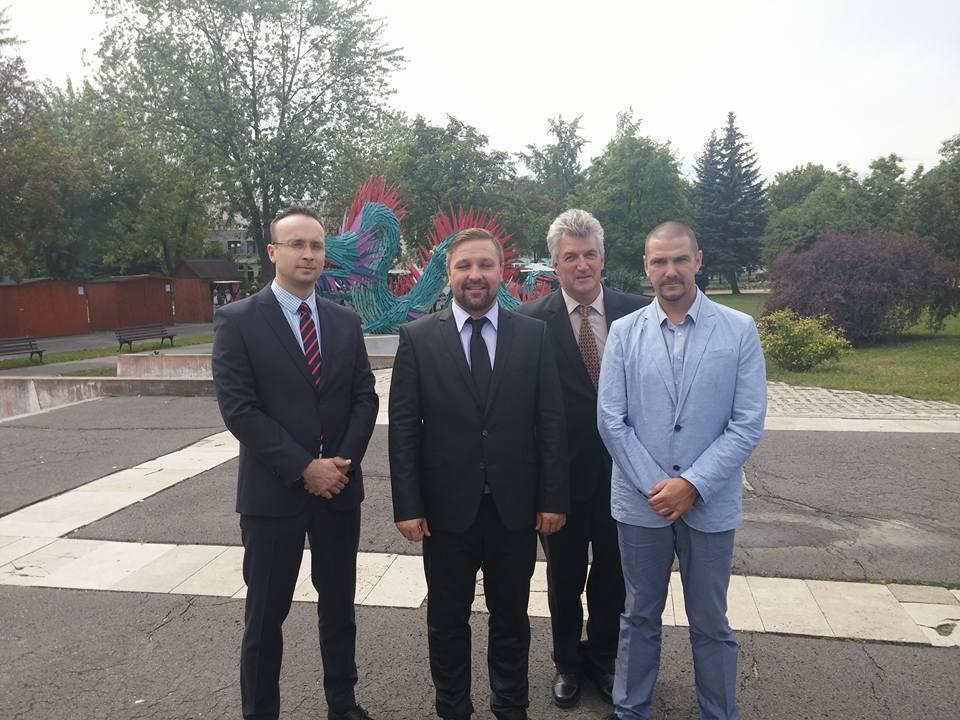Na spotkaniu prowadzono rozmowy na temat rozszerzenia wzajemnej współpracy w ramach miast partnerskich oraz o wyzwaniach z tym związanych. IX.
