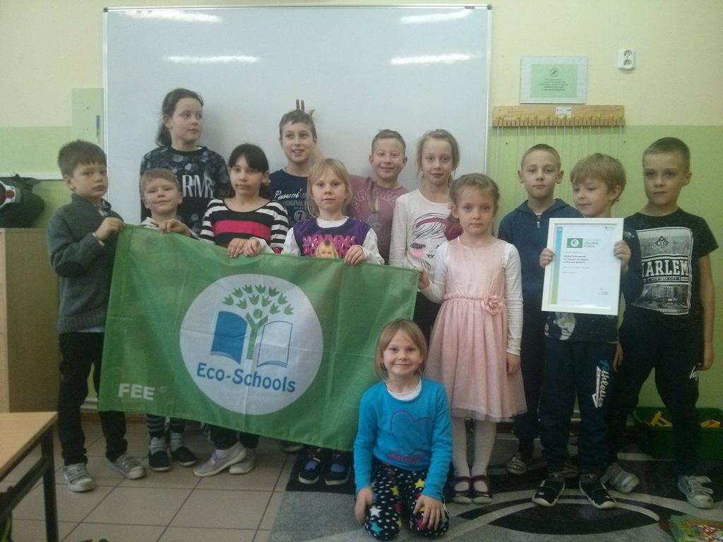 Podstawówka w Mrozach Wielkich wśród placówek wyróżnionych Certyfikatem Zielonej Flagi Kapituła Programu Szkół dla Ekorozwoju przyznała Szkole Podstawowej im.