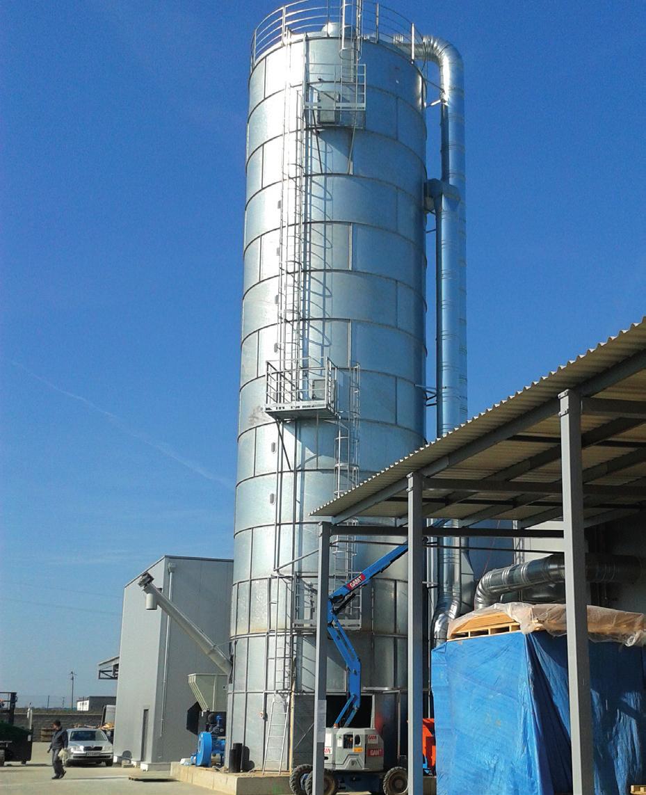 SILOSY Adria jest także producentem silosów do odpadów drzewnych. Zbiorniki są wykonane z blachy ocynkowanej. Ich pojemność może wynosić nawet 350 m3.