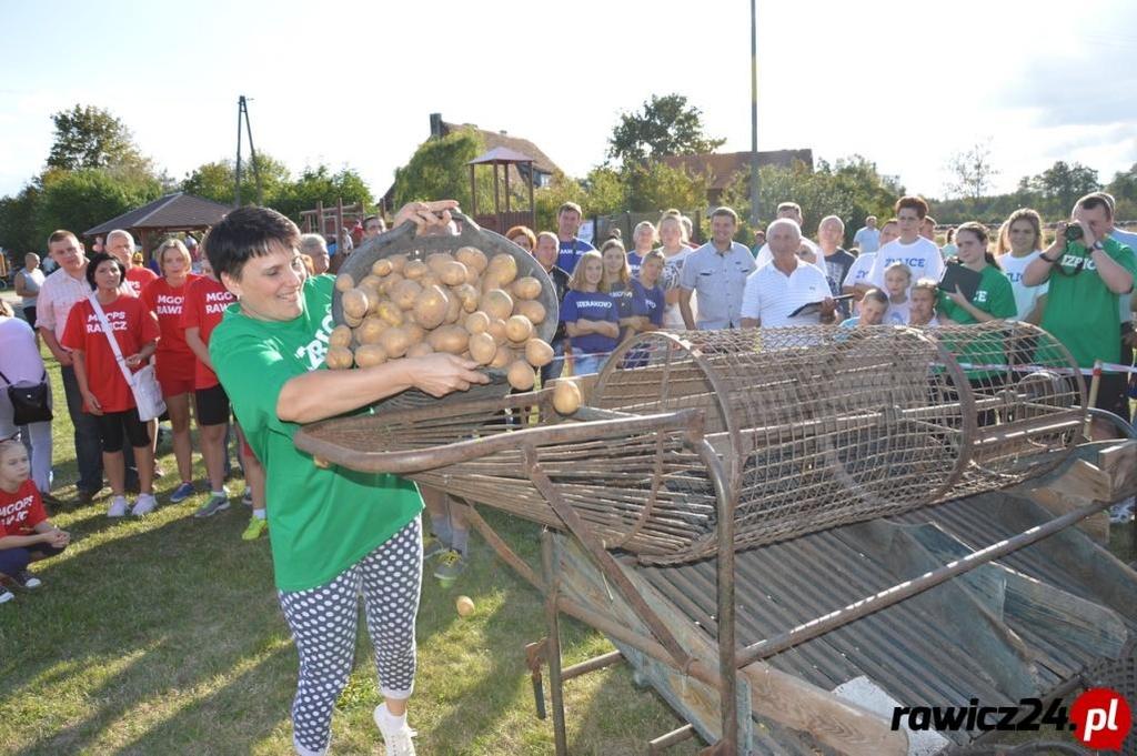 Podczas imprezy integracyjnej wzięło udział osiem