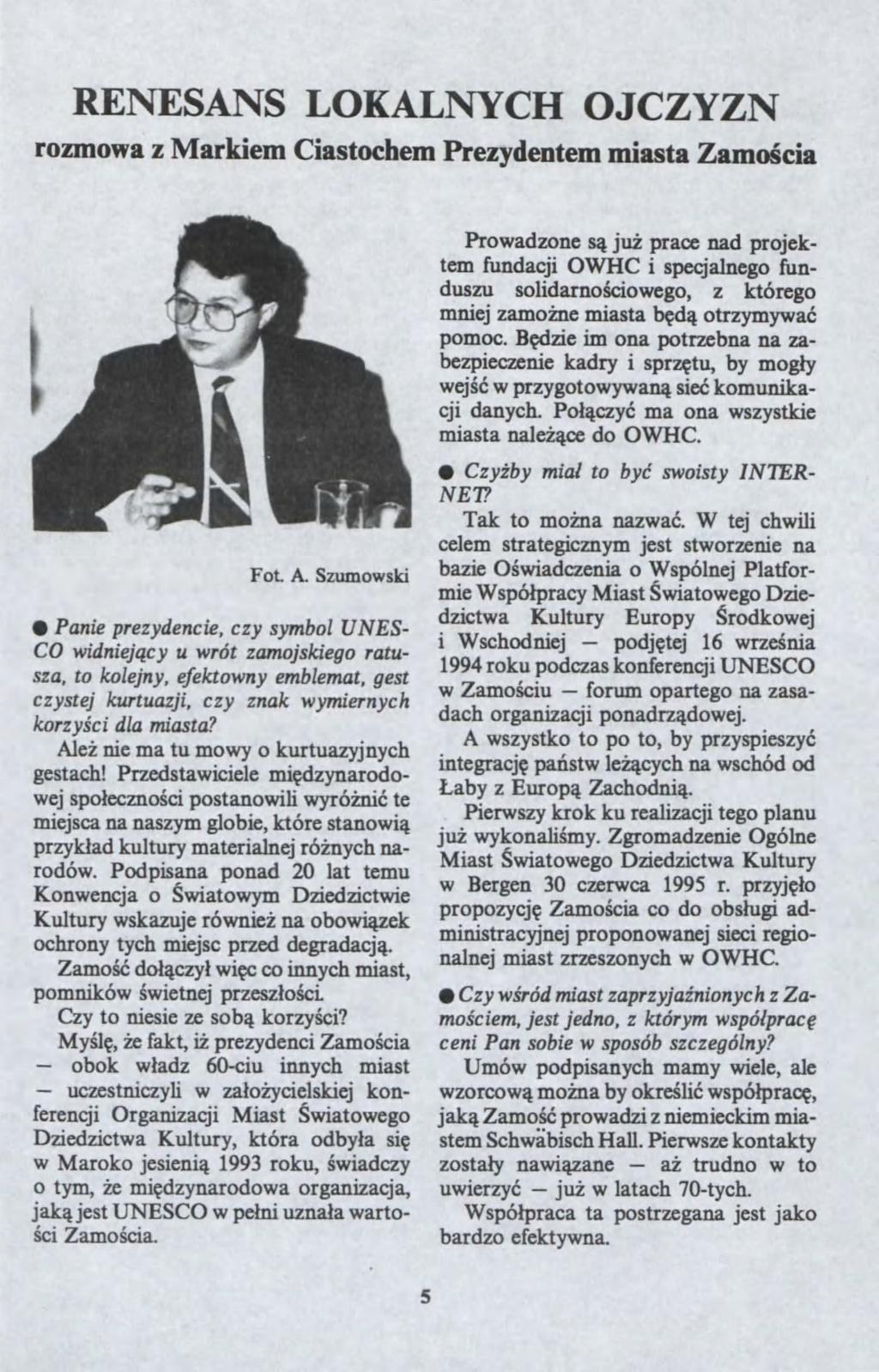 obok forum a? RENESANS LOKALNYCH OJCZYZN romoa Markiem Ciastochem Preydentem miasta Zamo?cia Fot. A. Sumoski Panie preydencie. cy symbol UNES CO idniej?cy u rót amojskiego ratusa. to kolejny.