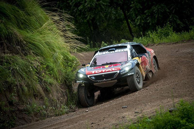 Carlos Sainz (PEUGEOT 2008 DKR nr 303), drugi czas etapu Dzisiaj dobrze wykonaliśmy swoje zadanie, mimo że ten etap znowu przyniósł nam poważne komplikacje.