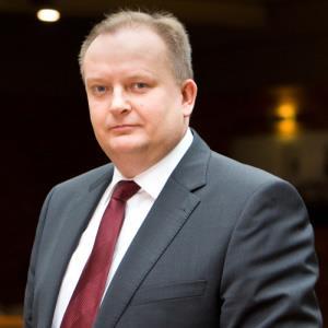 SPRAWOZDANIE ZARZĄDU Z DZIAŁALNOŚCI 97 Członkowie Zarządu JSW Z wykształcenia prawnik, absolwent Uniwersytetu Śląskiego w Katowicach.