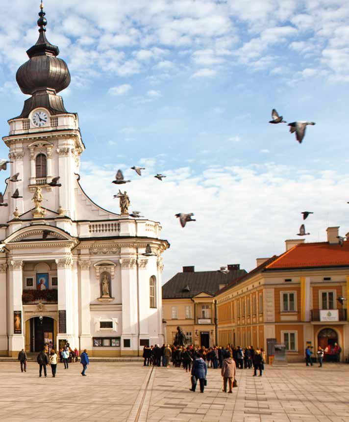RYNEK WADOWICKI Sercem miasteczka jest rynek.