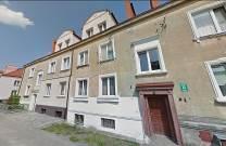 modernizacji instalacji elektrycznej, w tym wymiany oświetlenia na energooszczędne, zagospodarowania terenu wokół budynku, w tym budowy małej architektury, wykonania ogrodzenia.