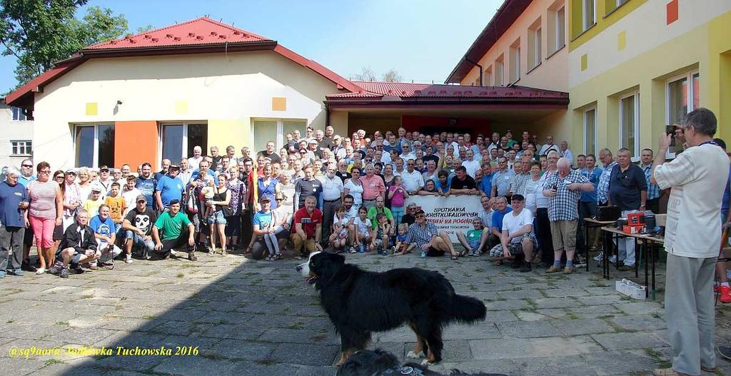 O godzinie 13.00 obiad. W tym roku wydano ponad 250 obiadów. Po obiedzie oficjalna część spotkania to podsumowanie Zawodów Tarnowskich i wręczenie nagród pucharów, dyplomów i innych trofeów.