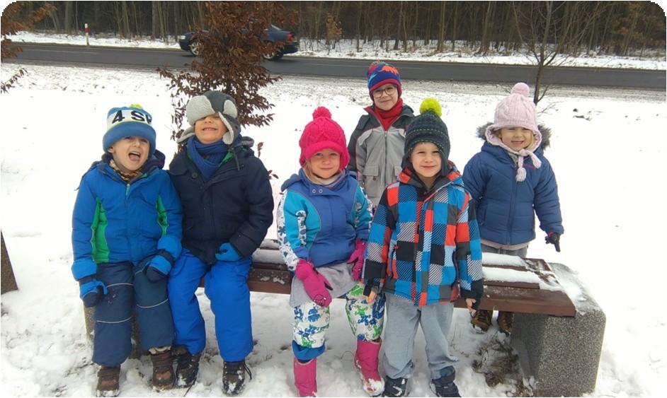 powiedzieliśmy o mieszkańcach dalekiej północy oraz o zwierzętach jakie charakterystyczne są dla tych obszarów. Smerfy uczyły się globalnego czytania wyrazów MORS, FOKA, KRA, WODA.