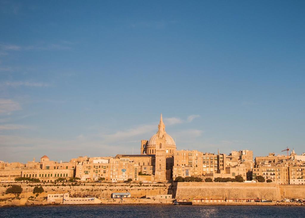 konsul honorowy: Stephen P. England (język konsula: angielski, włoski) Malta, Valletta, 60, South Street, VLT 1103 tel.