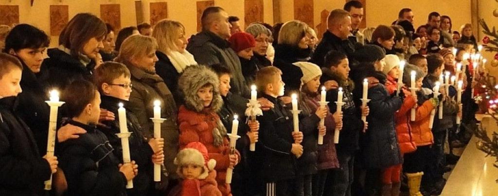 Nazwa pochodzi od gromów, przed którymi strzec miały stawiane podczas burzy w oknach zapalone świece.