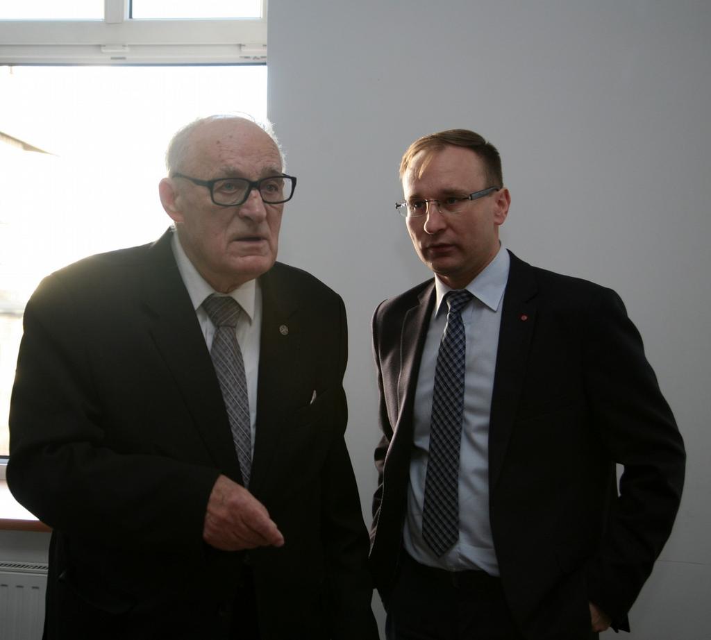 wzrósł do kwoty przekraczającej 22 tysiące.