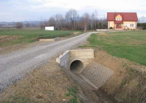 XXV. Przebudowa przepustu z utwardzeniem drogi wewnętrznej nr dz. 119 i 177 w Krajowicach (w ramach funduszu sołeckiego na 2014 r.) 1. Termin realizacji: 30.