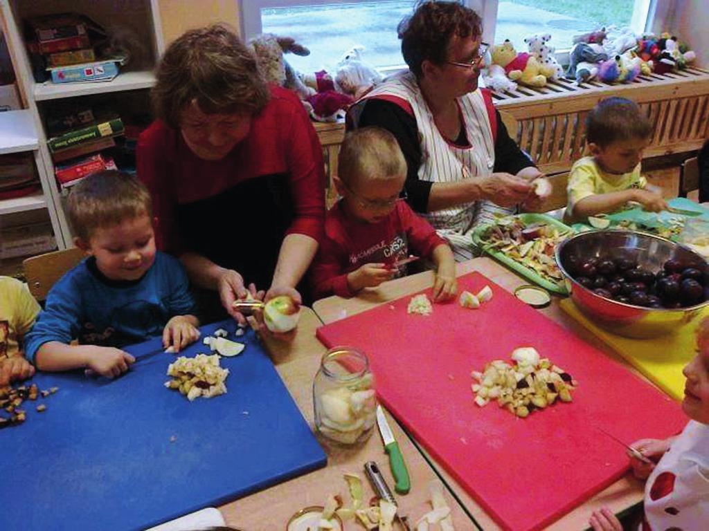 3. Zmiana menu: Wprowadzono także zmiany w serwowanych posiłkach w kuchni przedszkolnej nie stosuje się sztucznych wzmacniaczy smaku, posiłki doprawiane są naturalnymi przyprawami, minimalizuje się