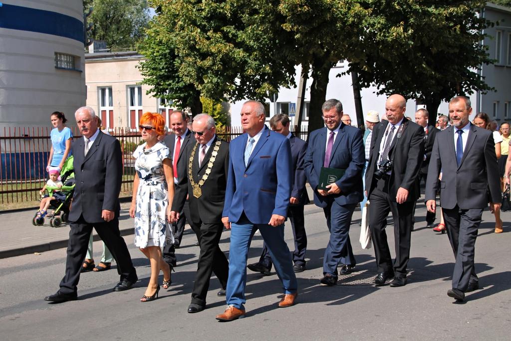 O godzinie 12.30 Prezes RZP w Toruniu Tadeusza Dussa rozpoczął oficjalną część XXXII Wojewódzkiego Dnia Pszczelarzy. Prezes powitał wszystkich przybyłych gości, wśród których byli: ks.