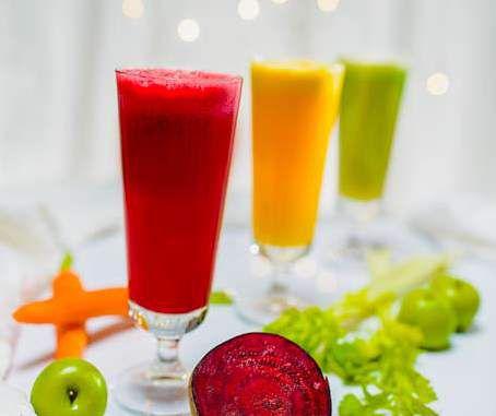 SoKi świeżo wyciskane FrESh SquEEzEd juices pomarańcza / orange marchew / carrot burak / beet seler naciowy / celery jabłko / apple grejpfrut / grapefruit mix soków / juices mix 300 ml 9,00 zł