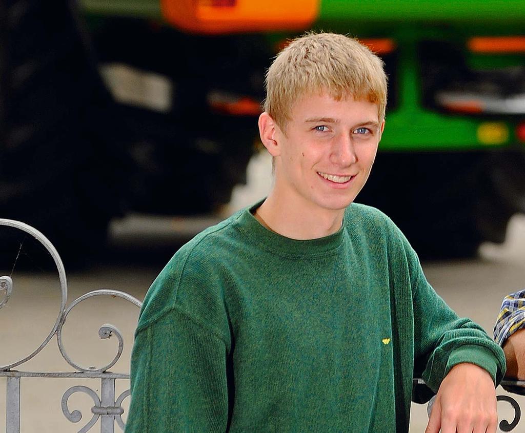 AMAZONE daje nam pełne bezpieczeństwo Na drodze podczas regulacji w pracy 38 Bezpieczeństwo zaczyna się na drodze Z seryjnym zestawem wyposażenia Safety-Set jesteśmy zawsze absolutnie bezpieczni na