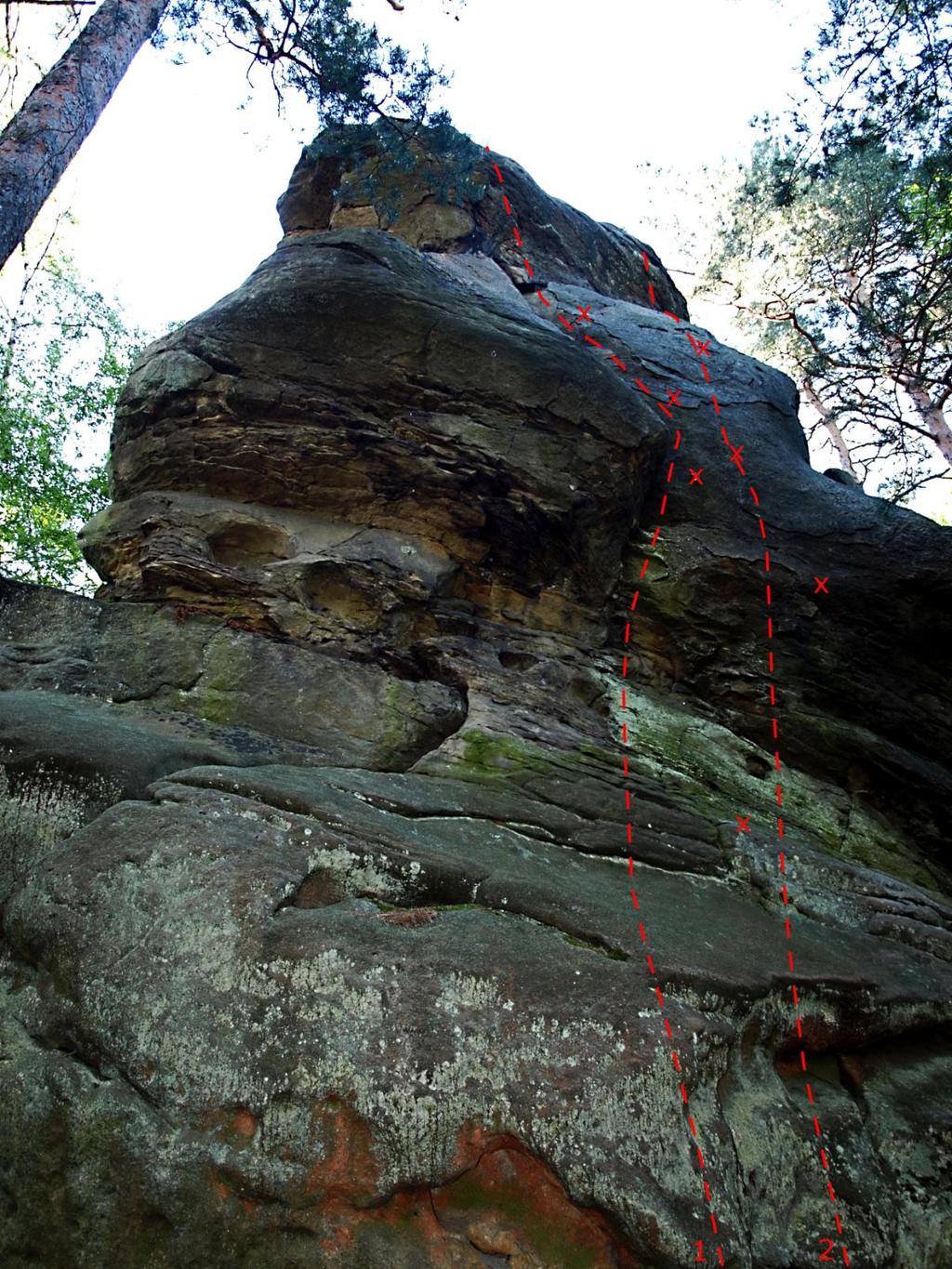 1. Gniazdko VI.1+ RP: 01.06.95 G. Mitoraj OS: 04.06.95 W. Knot Początek leżącymi płytami, następnie rysą, wyjściem okapem. 2. Gorlice II VI.4 RP: 01.05.95 W. Knot (bez wejścia na szczyt skałki) RP: 08.