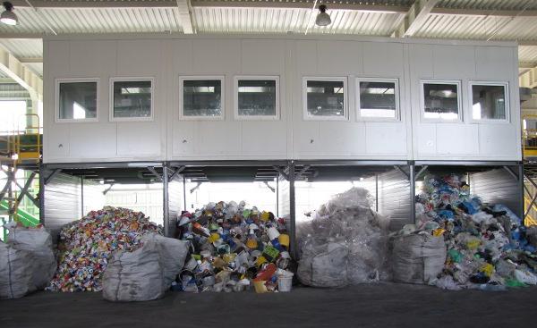 odpadów  segregacja odpadów odbiór odpadów przetwarzanie odpadów Opracowanie to określa zasady gromadzenia i