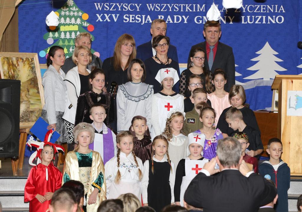 ciekawie, a ich zwieńczeniem było odsłonięcie pierwszego w Polsce pomnika Profesora Gerarda Labudy. Uroczystość odbyła się dnia 2 października 2016 r. w Luzinie. Koszt budowy pomnika wyniósł 90 tys.