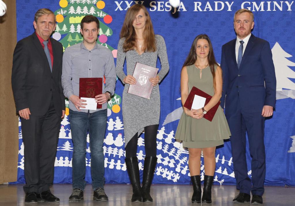 Ad.7. Przewodniczący Rady Gminy Bartłomiej Formela zwrócił się do studentów i uczniów szkół ponadgimnazjalnych składając Im gratulacje i podziękowania za Ich szczególne osiągnięcia, a przede