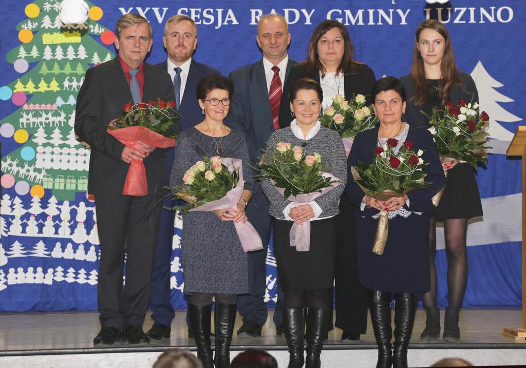 /Fot. Grażyna Malak/ Ad.9. Przewodniczący Rady Gminy Bartłomiej Formela zaprosił wszystkich obecnych do wysłuchania koncertu chóru Gimnazjum Publicznego im. Pisarzy Kaszubsko-Pomorskich w Luzinie.