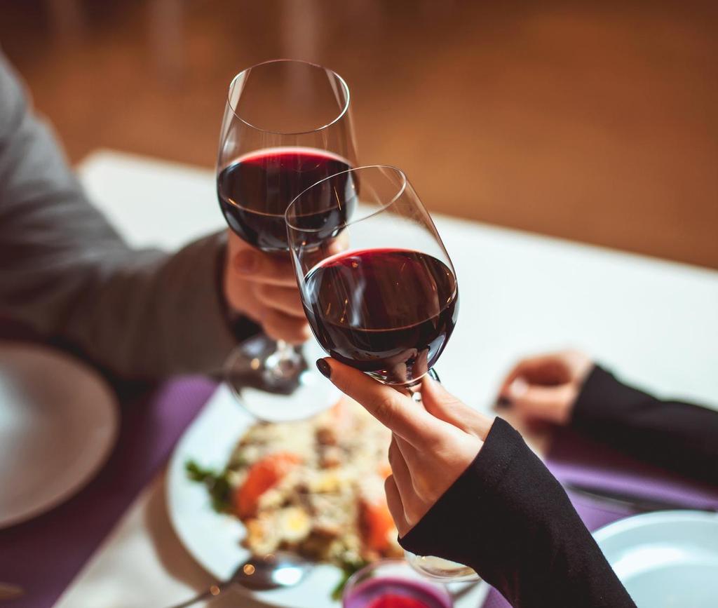 PROPOZYCJA NAPOI ALKOHOLOWYCH Wódka Luksusowa (0,5 l) 28 PLN Wódka Wyborowa (0,5 l) 32 PLN Wino