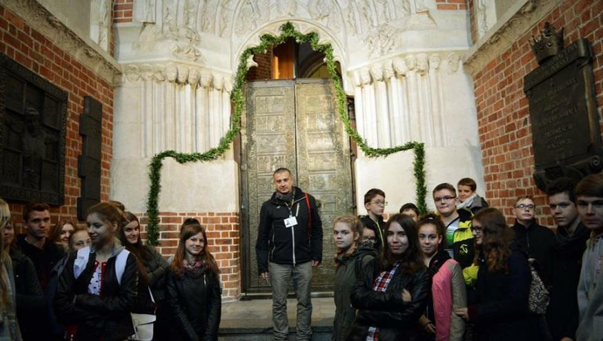 I my uczciliśmy 1050 lecie chrztu Państwa Polskiego Wycieczka Śladami chrztu Państwa Polskiego prowadziła Szlakiem Piastowskim, a jej celem było zwiedzenie Katedry Gnieźnieńskiej położonej na wzgórzu