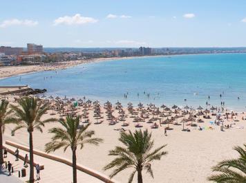 Plaża: Playa de Palma, publiczna, piaszczysta, długa i szeroka, łagodne zejście do