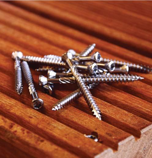 KITS & DRYWALL SPECIAL HARDWOOD OUTDOOR CONSTRUCTION UNIVERSAL CARPENTRY Tropica harwoo screw with sma hea, T-rive hea 60 with 4 ribs, miing segment on the shank, specia cutting point type 17, partia