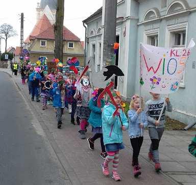 kolorowe kwiaty, wiosenne kreacje i własnoręcznie wykonane