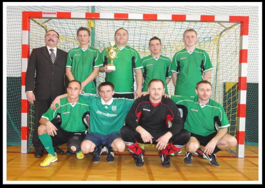 VII TURNIEJ PIŁKI NOŻNEJ HALOWEJ SOŁECTW W dniu 5 lutego 2011 roku w sali gimnastycznej Gimnazjum im. Jana Pawła II w Kowalkach rozegrano VII Turniej Piłki Halowej Sołectw o puchar wójta gminy Rypin.
