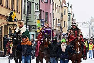 8 13 stycznia 2016 r. aktualności Sztab z Gminnego Ośrodka Kultury i Sportu w Kotli podsumowuje Orkiestrę. W Kotli ponad 7 tysięcy złotych 30 wolontariuszy kwestowało w gminie Kotla.