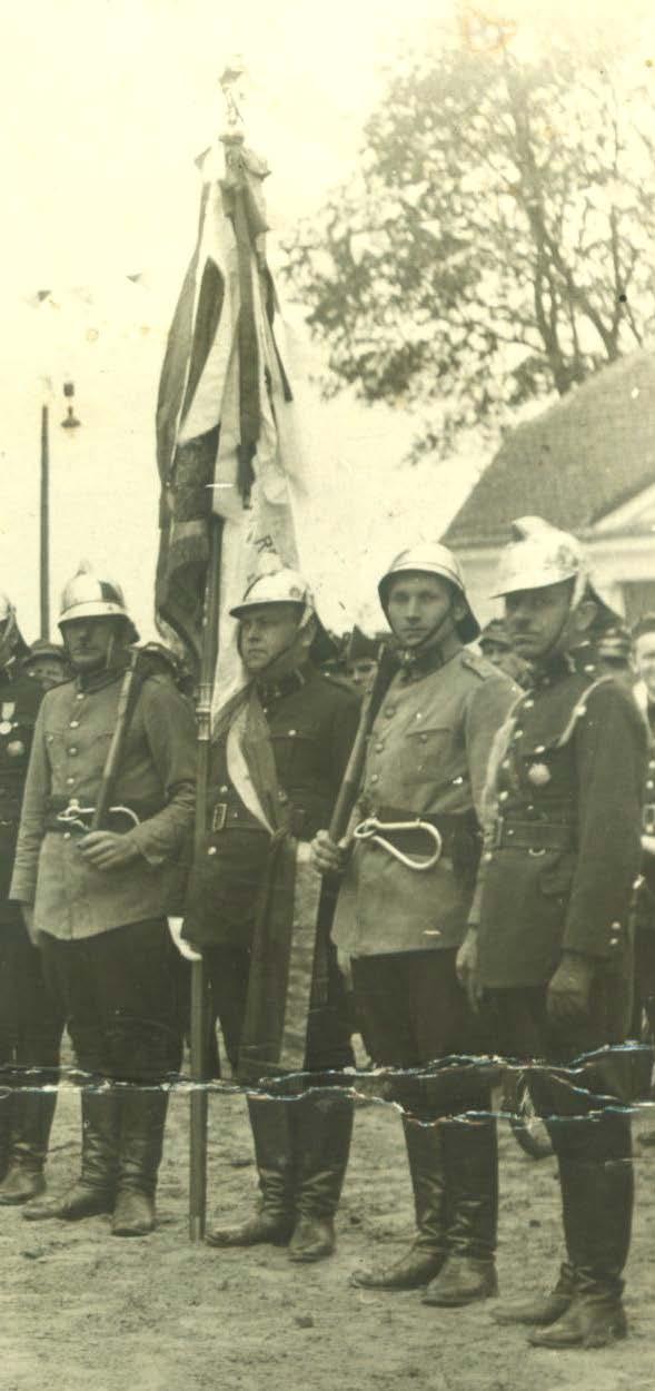 Poczty sztandarowe straży pożarnych z Rejowca i Cementowni Firley 14.05.1933r. 24.09.1933r. Strażą Ogniową utworzoną w granicach Gminy Rejowiec była OSP w Cementowni Firley.