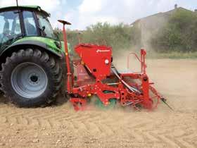 Kverneland TLG TLG z wytrzymałą i precyzyjną konstrukcją jest kultywatorem przeznaczonym do optymalnego przygotowania gleby dla buraków cukrowych, kukurydzy i warzyw.