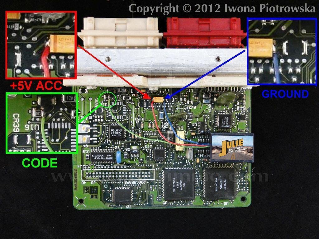 5 Daewoo 1 ECU z biało-czerwonymi wtyczkami Emulator wymaga modyfikacji procesora Motorola HC11F1, który znajduje się