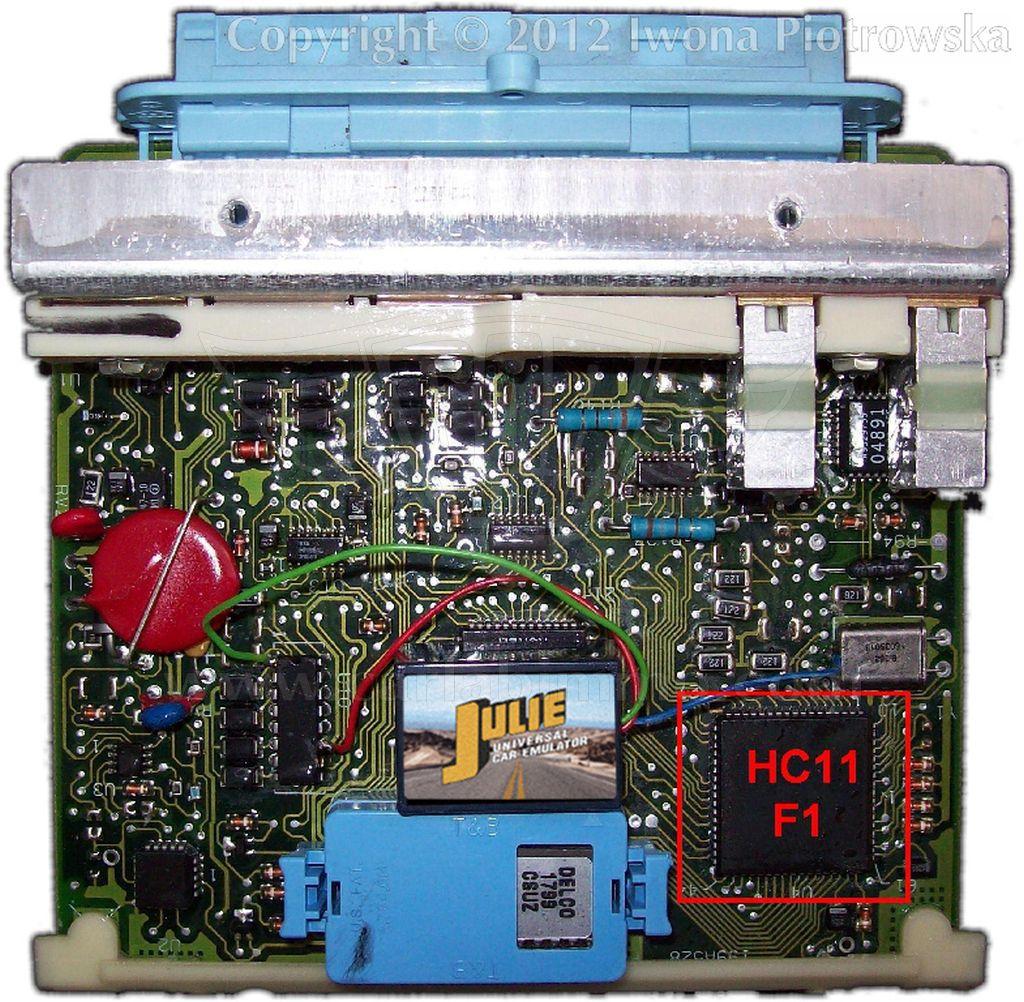 6 Daewoo 1 ECU z niebieską wtyczką Emulator wymaga modyfikacji procesora Motorola HC11F1, który znajduje się w ECU.
