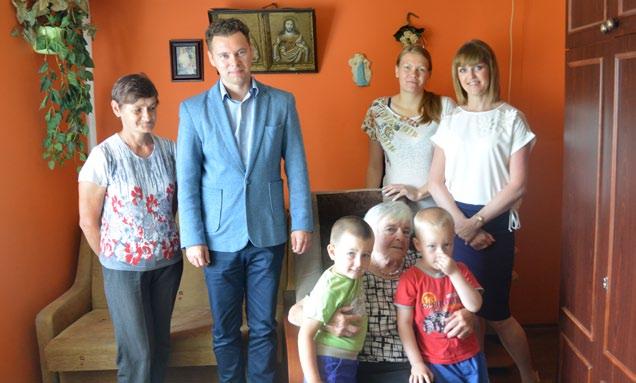 Jubileusz 95-letniej mieszkanki Słupa We wtorek, 25 lipca zastępca burmistrza Lidzbarka Janusz Bielecki wraz z kierownikiem Urzędu Stanu Cywilnego Małgorzatą Goszka odwiedzili kolejną jubilatkę,