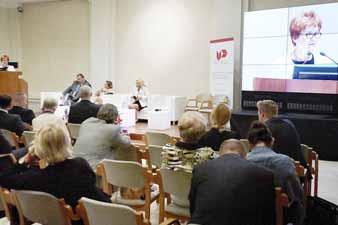 Przedstawione zostały także kwestie związane z możliwościami uzyskiwania przez przedsiębiorców wsparcia dla innowacyjnej działalności biznesowej związanej z wzornictwem w ramach programów nowej