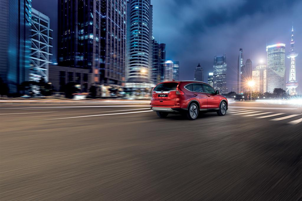HONDA SENSING Oferujemy Ci nowy zestaw zaawansowanych systemów bezpieczeństwa, które pomagają uczynić samochód jeszcze bezpieczniejszym miejscem dla Ciebie i Twoich pasażerów.