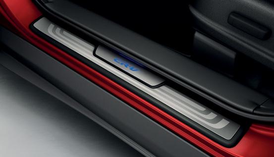 niezawodności. PAKIET ILUMINACYJNY Pakiet Iluminacyjny rozświetla Hondę CR-V. Pakiet zawiera: nakładki progowe z podświetlanym logo CR-V, podświetlenie dolne.