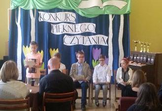 Wiemy już jak aktorom robi się łysinę tylko po to, aby za 5 minut wyrosły im długie dredy. Zapoznaliśmy się z procesem tworzenia peruk.
