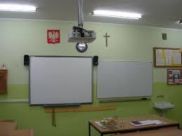 Od kilku lat prowadzimy dzienniczek internetowy: jako formę bezpośredniej informacji o postępach uczniów dla rodziców oraz comiesięczne konferencje wspomagające proces wychowawczo-edukacyjny.